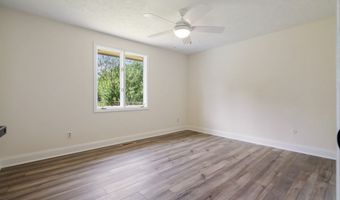 615 Country Club Ln, Anderson, IN 46011