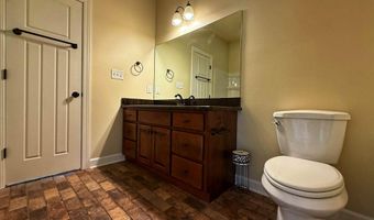 70 Gates Ln, Batesville, AR 72501