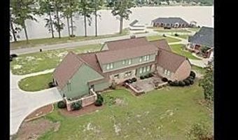 220 Lake Shore Dr, Alma, GA 31510