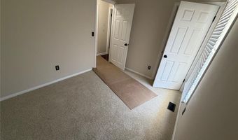 537 Treetop Village Dr, Ballwin, MO 63021