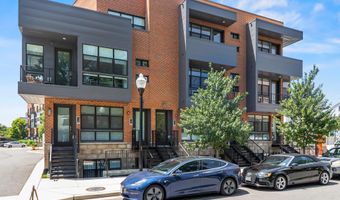 1102 S HIGHLAND St 3, Arlington, VA 22204
