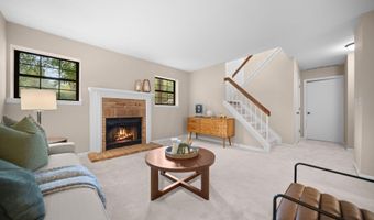 2250 Rivenoak Ct, Ann Arbor, MI 48103