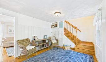 13 Deangelis Dr, Narragansett, RI 02882