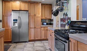 648 NE 9th St, Bend, OR 97701