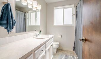 656 E Thornton Lake Dr NW, Albany, OR 97321