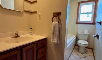 1137 Pacific Ave, Beachwood, NJ 08722