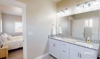 1015 E Canyon Dr, Big Water, UT 84741