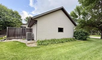 12959 Ironwood Dr, Aberdeen, SD 57401