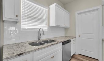 1004 Village Dr, Altus, OK 73521