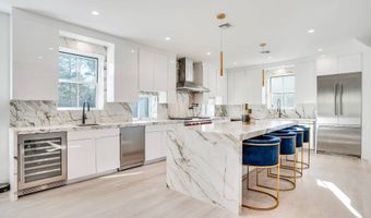 55 Bay View Ave, Amagansett, NY 11930