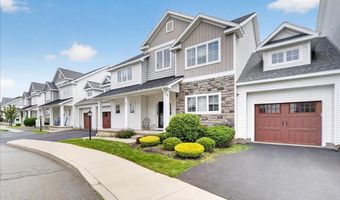 29 Mulberry Dr, Albany, NY 12205