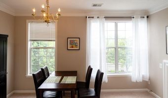 1819 KENWOOD Ave 303, Alexandria, VA 22302