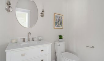 5 Braeburn Cir, Cranston, RI 02921