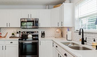 642 Port Dr, Avon, IN 46123