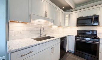 510 Wicklow Dr, Ballwin, MO 63021