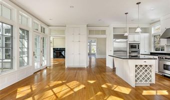 9 Ocean Lawn Ln, Newport, RI 02840