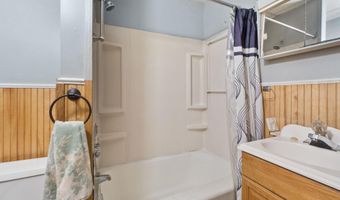 20 E 31st St, Bayonne, NJ 07002