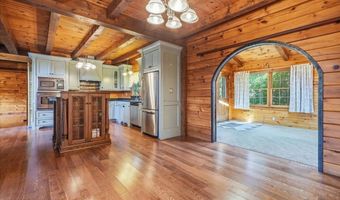 14 E Point Rd, Albrightsville, PA 18210