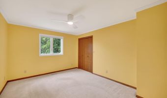 909 Idaho Ave, Ames, IA 50014