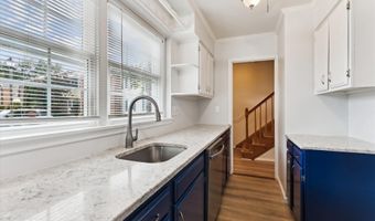 8366 GLASTONBURY Ct, Annandale, VA 22003