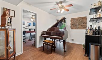 203 Tanglewood Ct, Middletown, NJ 07748