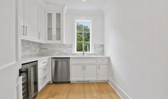8 Fado Ln, Cos Cob, CT 06807