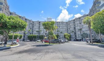 20400 W Country Club Dr 214, Aventura, FL 33180