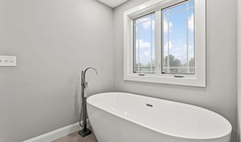 91 Raymond Rd, Auburn, NH 03032