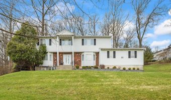 20 Algonquin Cir, Airmont, NY 10952