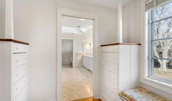 9 Ocean Lawn Ln, Newport, RI 02840