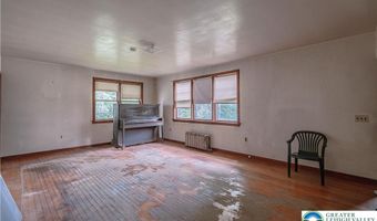 79 Mountain Lake Rd, Belvidere, NJ 07823