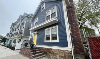 35 Memorial Blvd 1, Newport, RI 02840