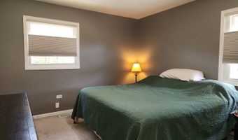 305 North Ave, Antioch, IL 60002