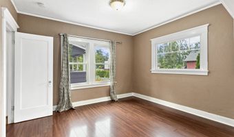 504 ABERNETHY Rd, Oregon City, OR 97045