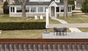 206 Edgewater Dr, Algonac, MI 48001