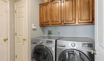 1112 Oak Borough Dr, Ballwin, MO 63021