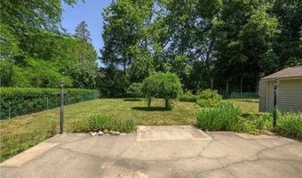 2035 Thornhill Dr, Akron, OH 44313