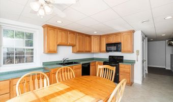 24 Clearwater Dr, Allentown, NJ 08501