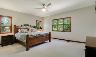 904 Timber View Dr, Altoona, WI 54720