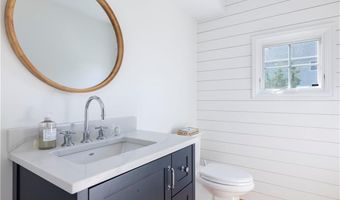 808 W Beach Rd, Charlestown, RI 02813