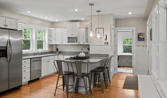 259 Middle Rd, Falmouth, ME 04105