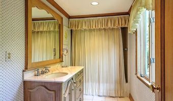 69 Nayatt Rd, Barrington, RI 02806