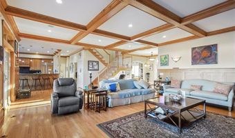 127 Cliff Dr, Narragansett, RI 02882