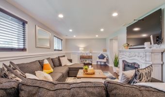 441 S Yale Ave, Addison, IL 60101