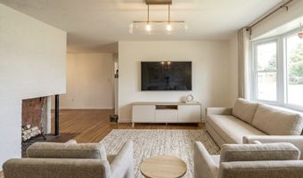 8 Andover Rd, Beverly, MA 01915