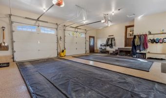 38397 Richmond Heights Dr, Aberdeen, SD 57401