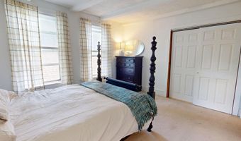 19 Russell St, Bangor, ME 04401