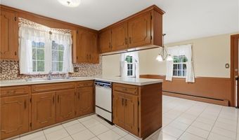 2 High Ridge Dr, Cumberland, RI 02864