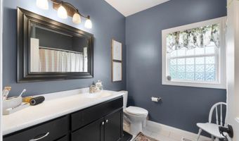 1123 N Dewey St, Auburn, IN 46706