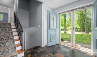 8 Westgate Rd, Cumberland, RI 02864